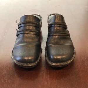 Born b.o.c clogs, mules, size 10